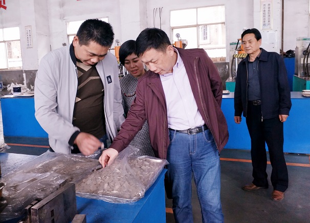 省經(jīng)信委領導蒞臨湖北昌利公司調研工作