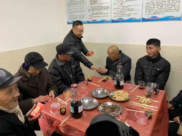 2019讓愛依舊，湖北昌利領(lǐng)導(dǎo)前往福利院慰問