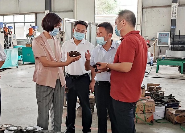 鄂州市委常委、統(tǒng)戰(zhàn)部部長鄒霞一行蒞臨昌利公司調(diào)研指導(dǎo)