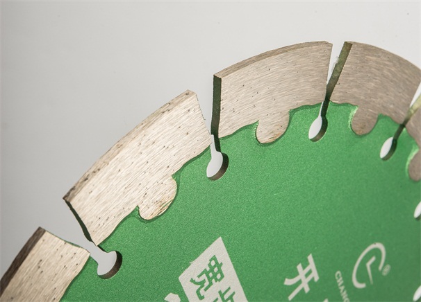 如何提高開槽切割片刀頭金剛石的把持力呢？