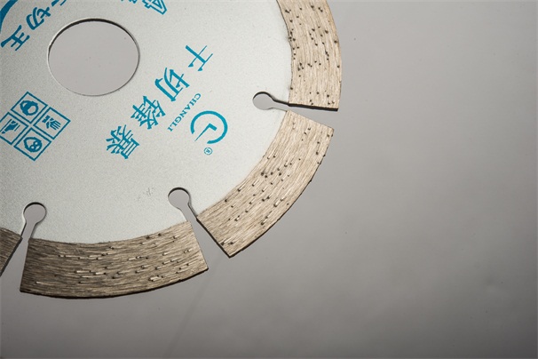 石材鋸片在不同的應(yīng)用階段應(yīng)該使用哪些石材機(jī)械呢？