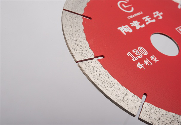 我國瓷磚切割片加工的瓷磚外墻在發(fā)展中有哪些阻礙性問題呢？