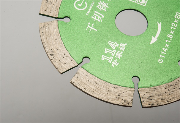 石材切割片加工后的石材應該怎樣預防出現(xiàn)刮痕呢？